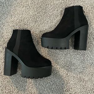 Chunky platform suede boots !!!